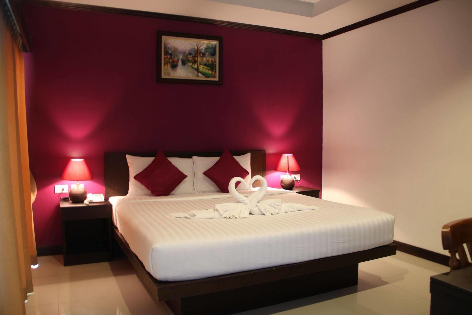 Sri Boutique Hotel Patong Exterior foto