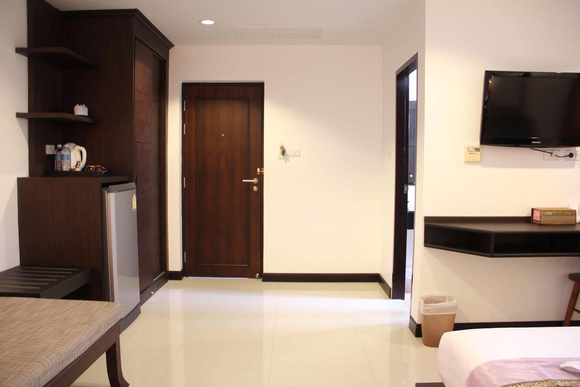 Sri Boutique Hotel Patong Exterior foto