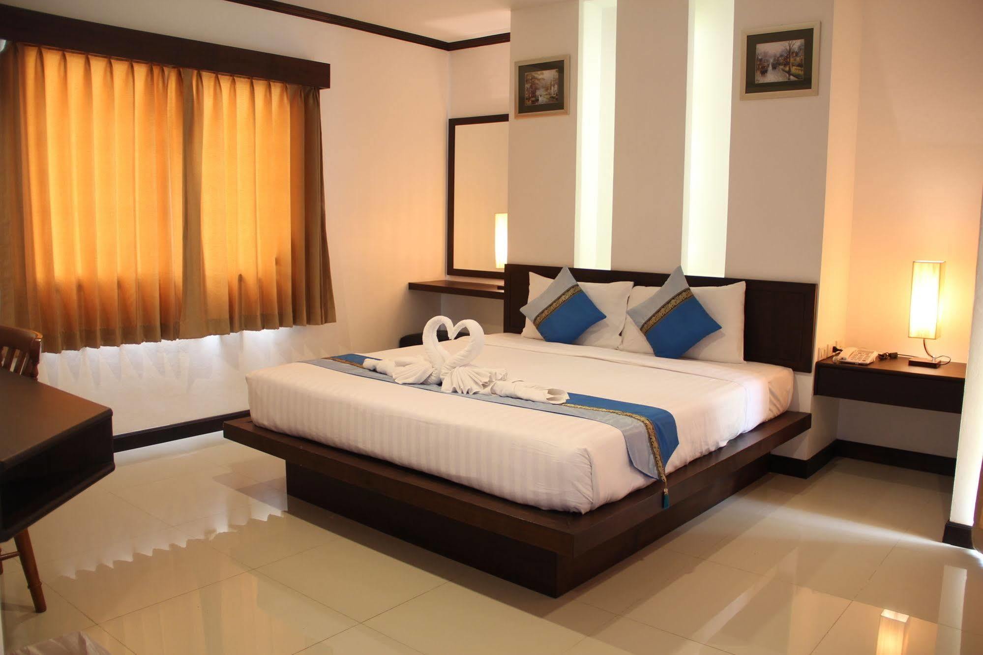 Sri Boutique Hotel Patong Exterior foto