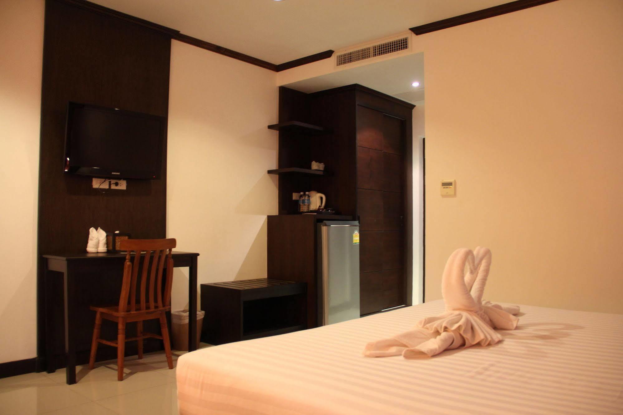 Sri Boutique Hotel Patong Exterior foto