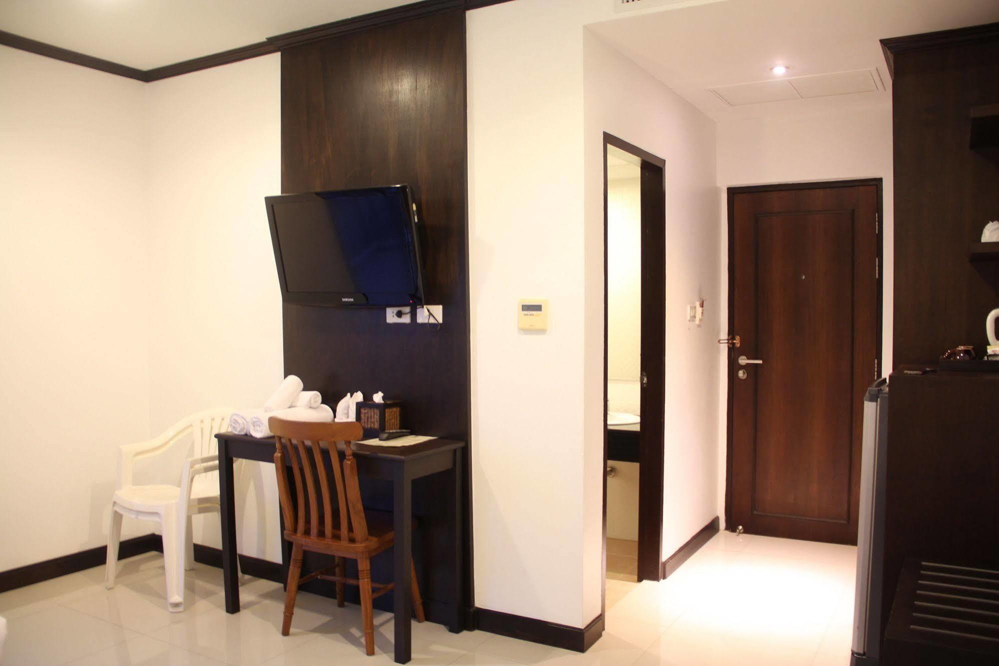 Sri Boutique Hotel Patong Exterior foto